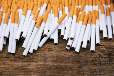 Birkaç ticari sigara bir üst görünüm görüntü. tahta sigara kazık. veya Sigara İçilmeyen kampanya konsepti