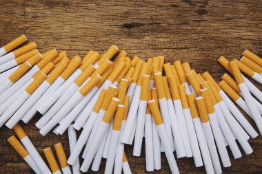 Birkaç ticari sigara bir üst görünüm görüntü. tahta sigara kazık. veya Sigara İçilmeyen kampanya konsepti