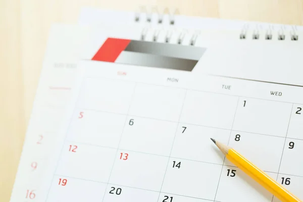 Paginanummer Van Kalender Sluiten Potlood Geel Gewenste Datum Markeren Geheugen — Stockfoto