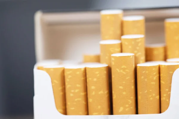 Peel Het Sigaret Pack Voor Bereiden Roken Een Sigaret Verpakkingslijn — Stockfoto