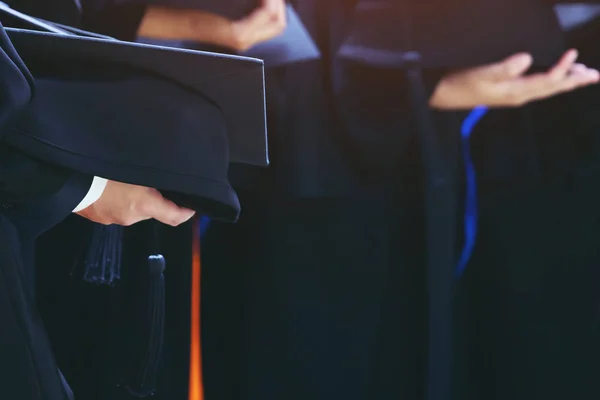 Grupo Graduados Durante Início Conceito Educação Parabéns Universidade Cerimónia Graduação — Fotografia de Stock