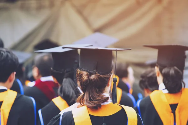 Grupo Graduados Durante Início Conceito Educação Parabéns Universidade Cerimônia Formatura — Fotografia de Stock