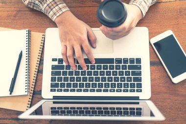 COVID 19 'a karşı sosyal mesafe koruması için evde çalış