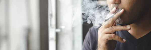 Giornata Mondiale Del Fumo Uomo Sta Fumando — Foto Stock