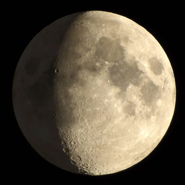 Media Luna Con Cráteres —  Fotos de Stock