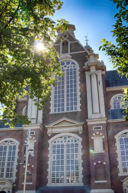 Amsterdam, Hollanda - 08 Temmuz 2018: Eski Amsterdam'ın tarihi binalar. Tipik Hollanda Mimarlık.