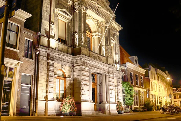 ハールレム オランダ 2018 夜古いハーレムの歴史的建造物 典型的なオランダの建築物 — ストック写真