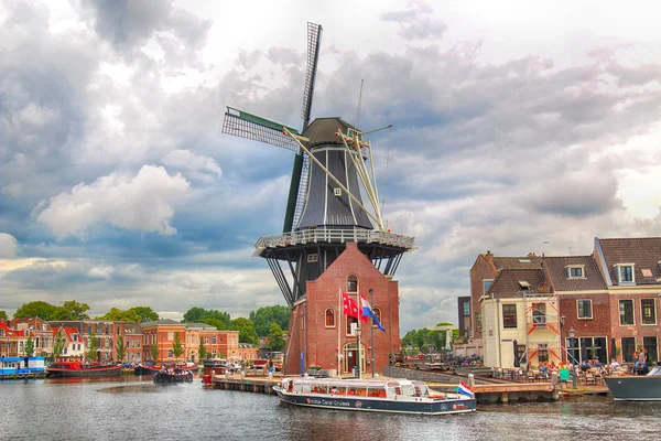 Haarlem Netherlands July 2018 Spaarne River Windmill Adriaan Beautiful Clouds — Stock Photo, Image