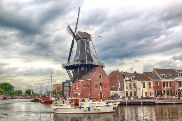 Haarlem Netherlands July 2018 Spaarne River Windmill Adriaan Beautiful Clouds — Stock Photo, Image