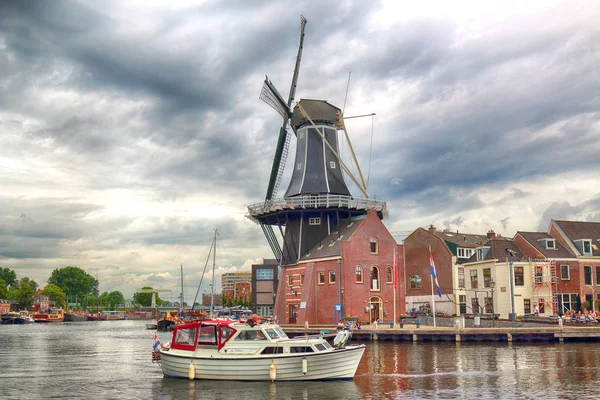 Haarlem Netherlands July 2018 Spaarne River Windmill Adriaan Beautiful Clouds — Stock Photo, Image