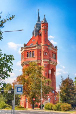 Wroclaw, Polonya - 18 Ağustos 2018: Su kulesi Sudecka Street Wroclaw, 63 metre yüksekliğinde, Karl Klimm tarafından tasarlanmış. İnşa 1904-1905, börek, Krzyki bölge Wroclaw, Polonya yer alan.