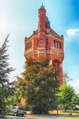 Wroclaw, Polonya - 18 Ağustos 2018: Su kulesi Sudecka Street Wroclaw, 63 metre yüksekliğinde, Karl Klimm tarafından tasarlanmış. İnşa 1904-1905, börek, Krzyki bölge Wroclaw, Polonya yer alan.