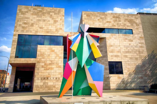 Wroclaw Poland August 2018 Capitol Music Theatre New Arlequin Sculpture — стоковое фото