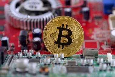 Bitcoin ve entegre devre arka plan üzerinde. İleri teknoloji kavramı arka plan.