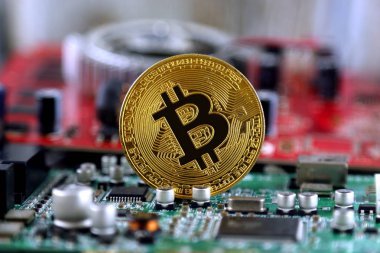 Bitcoin ve entegre devre arka plan üzerinde. İleri teknoloji kavramı arka plan.