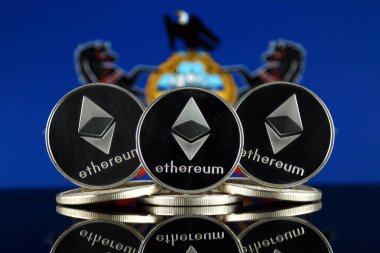 Ethereum (Eth) ve Pennsylvania devlet bayrağı fiziksel sürümü. Blockchain teknolojisi, akıllı sözleşmeler, kişisel belirteçleri ve ilk para sunan cryptocurrency, yatırımcılar için kavramsal görüntü.