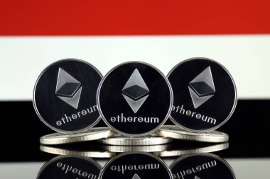 Ethereum (Eth) ve Yemen bayrak fiziksel sürümü. Blockchain teknolojisi, akıllı sözleşmeler, kişisel belirteçleri ve ilk para sunan cryptocurrency, yatırımcılar için kavramsal görüntü.