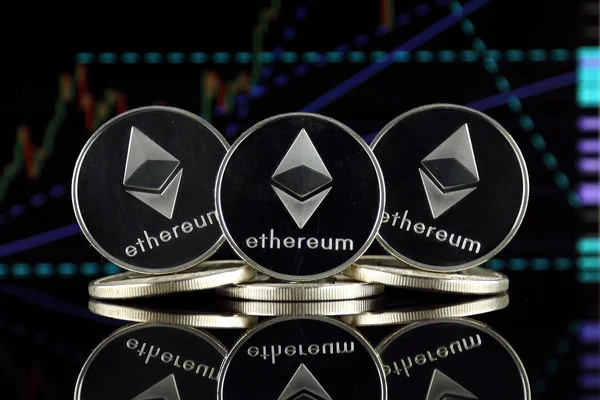 Versión Física Ethereum Eth Imagen Conceptual Para Inversores Criptomoneda Tecnología — Foto de Stock