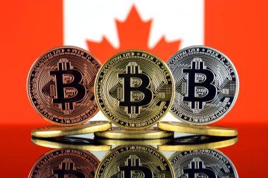 Bitcoin (Btc) ve Kanada bayrağı fiziksel sürümü. Yüksek teknoloji (Cryptocurrency, Blockchain teknolojisi, akıllı sözleşmeler, ICO yatırımcılar için kavramsal görüntü).