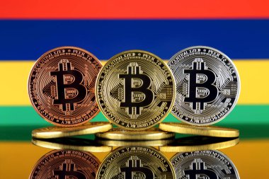 Bitcoin (Btc) ve Mauritius bayrak fiziksel sürümü. Yüksek teknoloji (Cryptocurrency, Blockchain teknolojisi, akıllı sözleşmeler, ICO yatırımcılar için kavramsal görüntü).