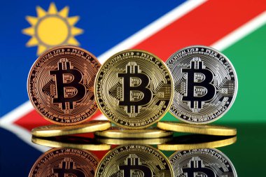 Bitcoin (Btc) ve Namibya bayrak fiziksel sürümü. Yüksek teknoloji (Cryptocurrency, Blockchain teknolojisi, akıllı sözleşmeler, ICO yatırımcılar için kavramsal görüntü).