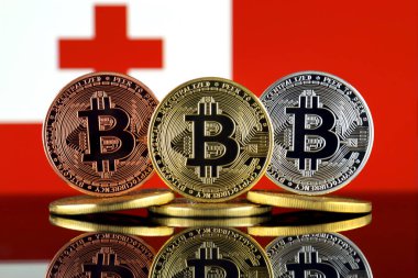 Bitcoin (Btc) ve Tonga bayrak fiziksel sürümü. Yüksek teknoloji (Cryptocurrency, Blockchain teknolojisi, akıllı sözleşmeler, ICO yatırımcılar için kavramsal görüntü).