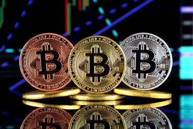 Bitcoin (Btc) fiziksel sürümü. Yüksek teknoloji (Cryptocurrency, Blockchain teknolojisi, akıllı sözleşmeler, ICO yatırımcılar için kavramsal görüntü).