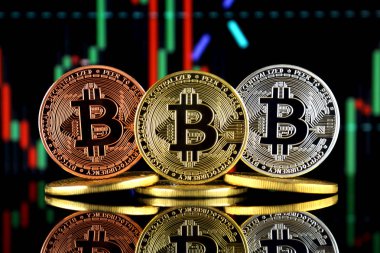 Bitcoin (Btc) fiziksel sürümü. Yüksek teknoloji (Cryptocurrency, Blockchain teknolojisi, akıllı sözleşmeler, ICO yatırımcılar için kavramsal görüntü).