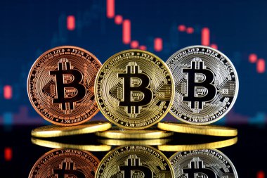 Bitcoin (Btc) fiziksel sürümü. Yüksek teknoloji (Cryptocurrency, Blockchain teknolojisi, akıllı sözleşmeler, ICO yatırımcılar için kavramsal görüntü).