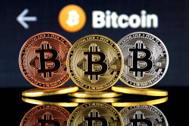Bitcoin (Btc) fiziksel sürümü. Yüksek teknoloji (Cryptocurrency, Blockchain teknolojisi, akıllı sözleşmeler, ICO yatırımcılar için kavramsal görüntü).