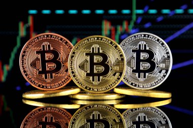 Bitcoin (Btc) fiziksel sürümü. Yüksek teknoloji (Cryptocurrency, Blockchain teknolojisi, akıllı sözleşmeler, ICO yatırımcılar için kavramsal görüntü).