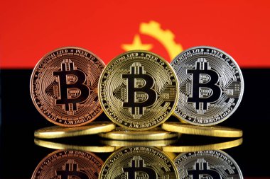 Bitcoin (Btc) ve Angola bayrağı fiziksel sürümü. Yüksek teknoloji (Cryptocurrency, Blockchain teknolojisi, akıllı sözleşmeler, ICO yatırımcılar için kavramsal görüntü).