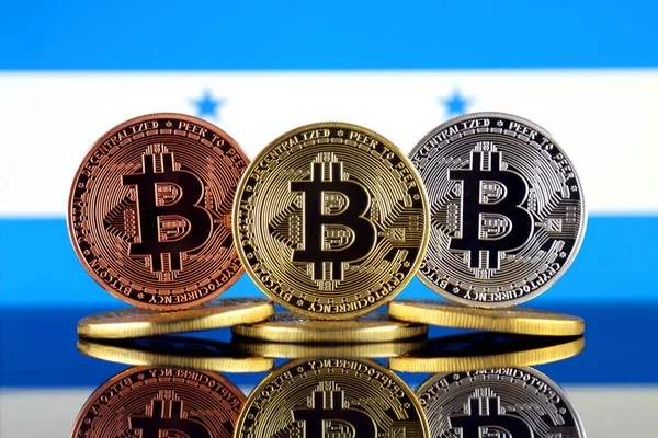 物理版ビットコイン Btc とホンジュラスの国旗 高度な技術 Cryptocurrency Blockchain スマート契約 Ico で投資家のための概念図 — ストック写真