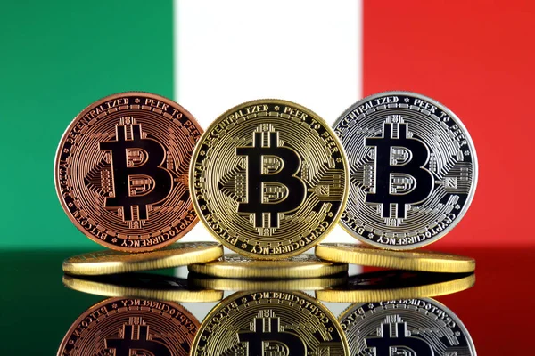 Versión Física Bitcoin Btc Bandera Italia Imagen Conceptual Para Inversores — Foto de Stock