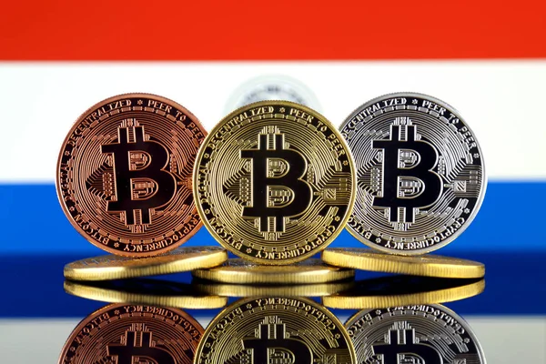 Fysieke Versie Van Bitcoin Btc Vlag Van Paraguay Conceptuele Afbeelding — Stockfoto