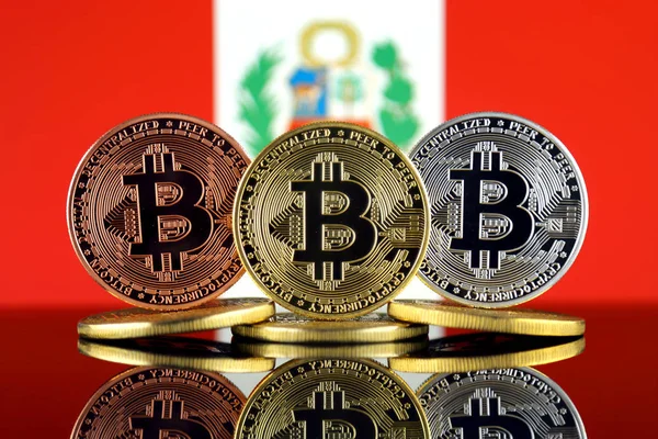 Versão Física Bitcoin Btc Bandeira Peru Imagem Conceitual Para Investidores — Fotografia de Stock