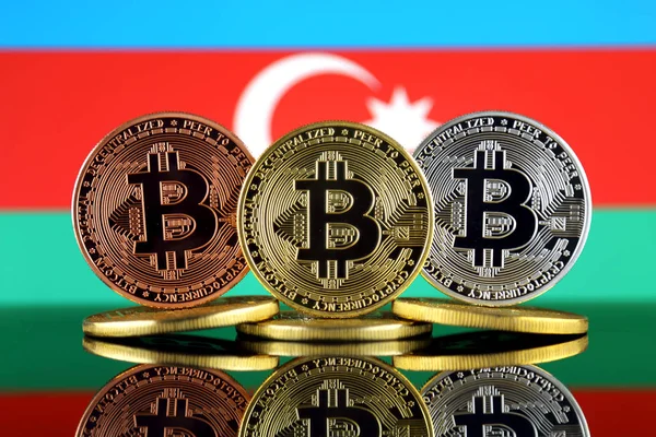 比特币 Btc 和阿塞拜疆国旗的物理版本 高技术投资者的概念形象 Cryptocurrency Blockchain 智能合同 Ico — 图库照片