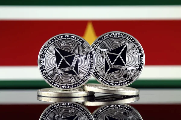 Versión Física Ethereum Eth Suriname Flag Imagen Conceptual Para Inversores —  Fotos de Stock