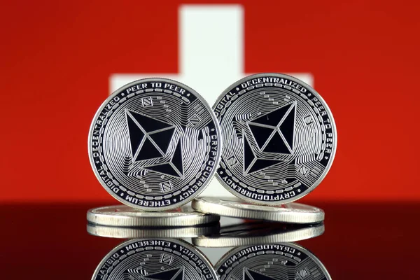 Versión Física Ethereum Eth Switzerland Flag Imagen Conceptual Para Inversores —  Fotos de Stock