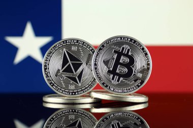 Ethereum (Eth), Bitcoin (Btc) ve Texas devlet bayrağı fiziksel sürümü. piyasa değeri açısından 2 en büyük cryptocurrencies.