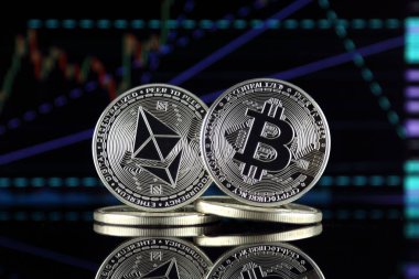 Ethereum (Eth) ve Bitcoin (Btc) fiziksel sürümü. piyasa değeri açısından 2 en büyük cryptocurrencies.