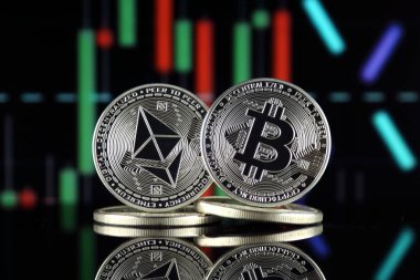 Ethereum (Eth) ve Bitcoin (Btc) fiziksel sürümü. piyasa değeri açısından 2 en büyük cryptocurrencies.