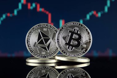 Ethereum (Eth) ve Bitcoin (Btc) fiziksel sürümü. piyasa değeri açısından 2 en büyük cryptocurrencies.