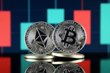 Ethereum (Eth) ve Bitcoin (Btc) fiziksel sürümü. piyasa değeri açısından 2 en büyük cryptocurrencies.
