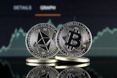 Ethereum (Eth) ve Bitcoin (Btc) fiziksel sürümü. piyasa değeri açısından 2 en büyük cryptocurrencies.