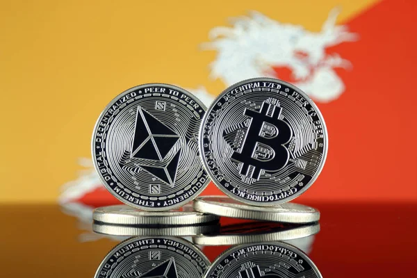 Versión Física Ethereum Eth Bitcoin Btc Bandera Bután Criptomonedas Más — Foto de Stock