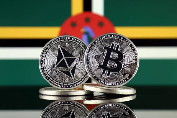 Versión Física Ethereum Eth Bitcoin Btc Dominica Flag Criptomonedas Más — Foto de Stock