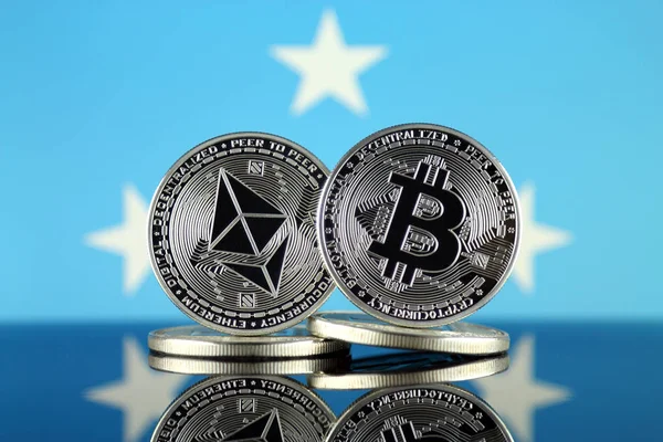 Fizikai Változata Ethereum Eth Bitcoin Btc Mikronézia Zászló Legnagyobb Cryptocurrencies — Stock Fotó