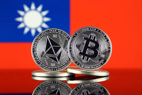Physical Version Ethereum Eth Bitcoin Btc Taiwan Flag Largest Cryptocurrencies — Stock Photo, Image