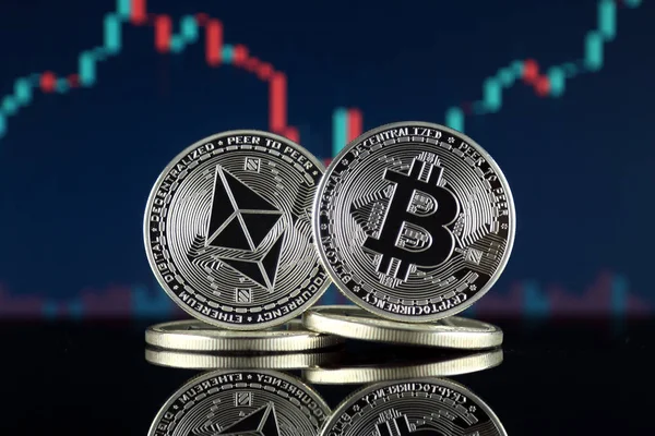 Ethereum (Eth) ve Bitcoin (Btc) fiziksel sürümü. piyasa değeri açısından 2 en büyük cryptocurrencies.